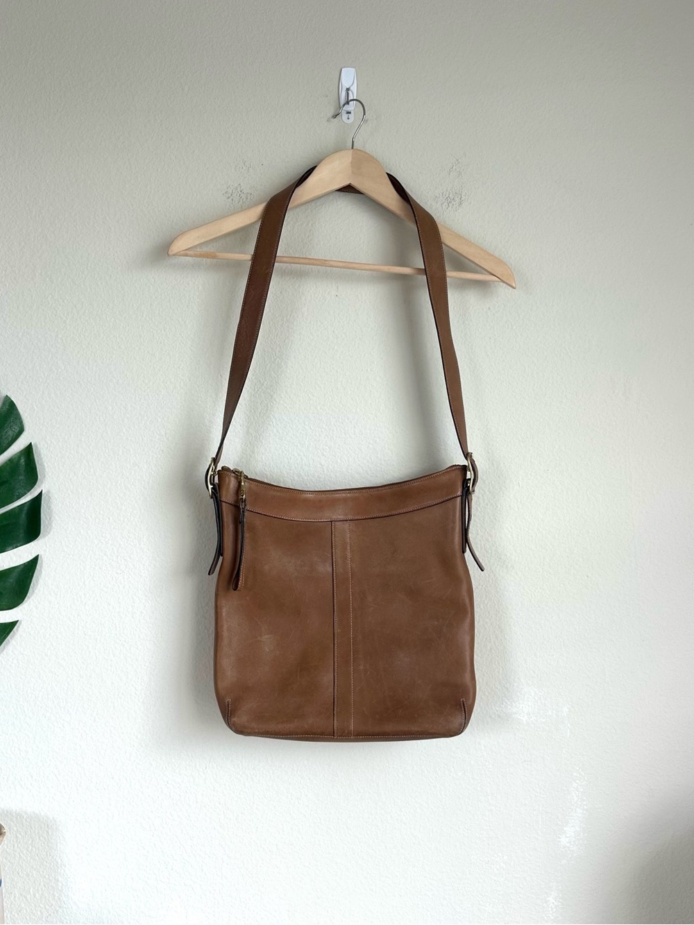 Vintage Coach Legacy 9325 Medium Slim Hobo Duffle Sac Bag in Cognac Leather